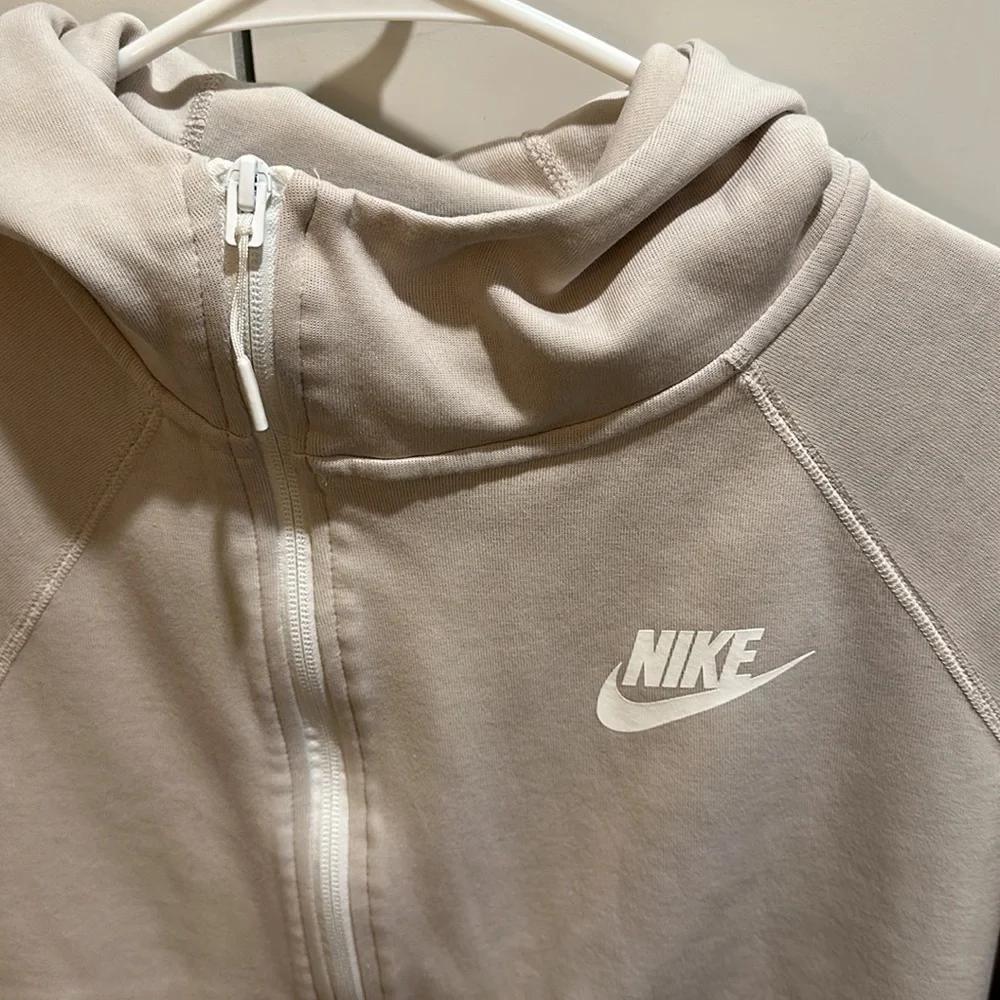 Nike Women's Sweatshirt in Light Gray - Picture 5 of 6
